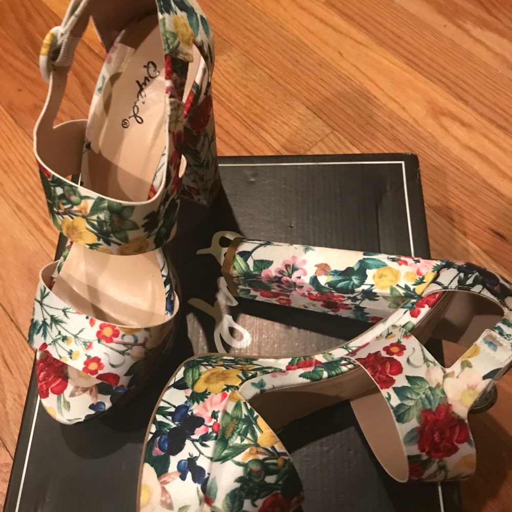 Floral platforms - Picture 3 of 5